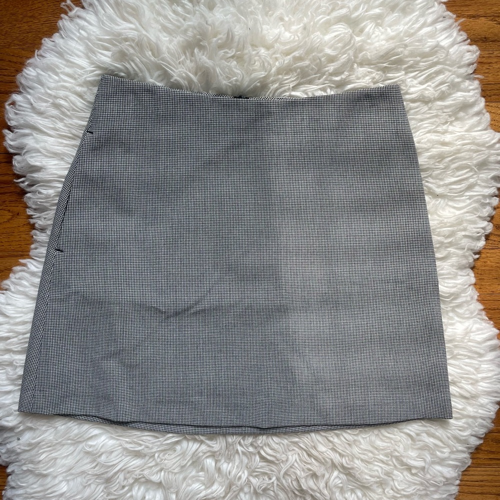 NWOT Aritzia Houndstooth Mini Skirt